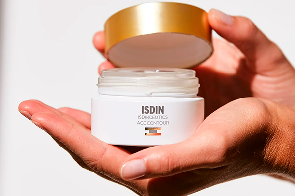 Isdinceutics Age Contour is an expert firming and rejuvenating cream that targets the face, neck, and décolletage